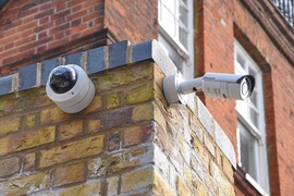 Où peut-on installer une caméra de surveillance extérieure ?